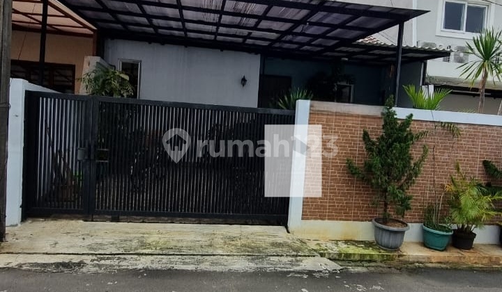 Rumah Asri Lokasi Strategis di Taman Aries
