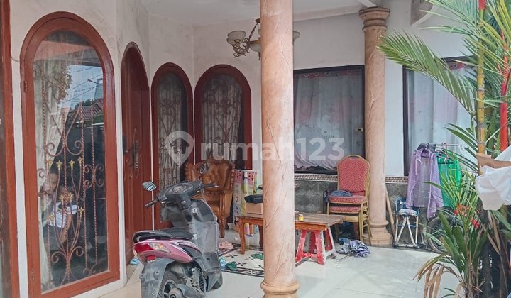 Rumah 2 Lantai Dan Kios, Semi Furnished Kota Bekasi  2