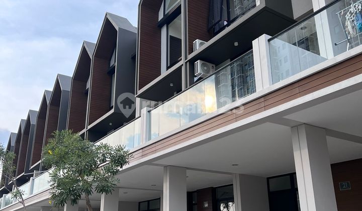 Disewakan Rumah Osaka Residance PIK2 UK 4,5X10 3 Lantai Disewakan Rumah Osaka Residance PIK2 UK 4,5X10 3 Lantai