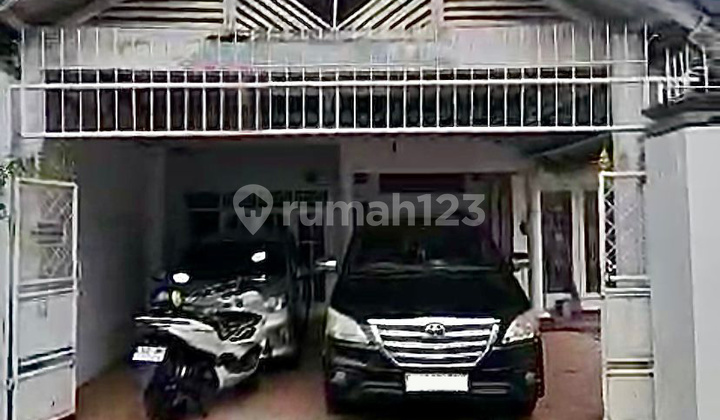 Dijual Rumah Kebon Jeruk . Jakarta Barat Ada Taman Depan Dan Belakang SHM