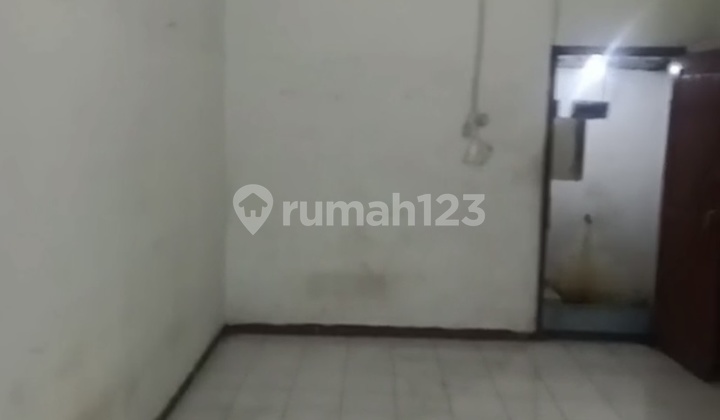 Disewakan 2 Ruko di Cempaka Putih , Jakarta Pusat , Lokasi Pinggir Jalan Raya