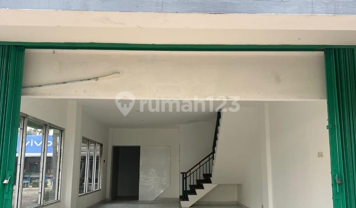 Ruko 2 Setengah Lantai Kondisi Cantik di Kawasan Bisnis Dekat dengan Mall dan Akses Tol