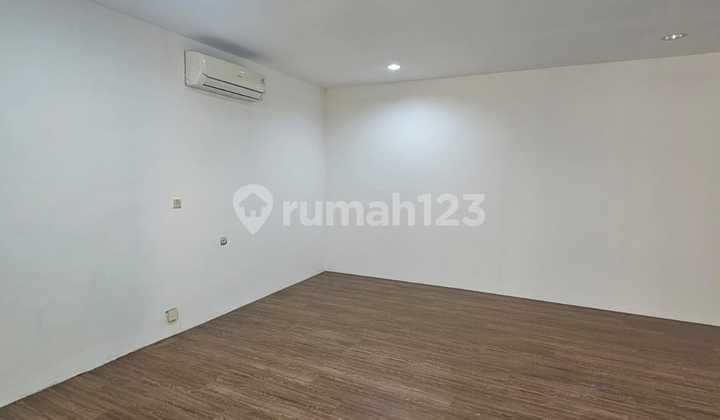 Comfortable Luxurious House in the City Center Close to International Schools, Siloam, Uph, and Near the Highway 2