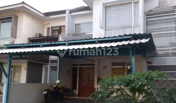 Rumah 2 Lantai Yg Siap Huni Dan Sudah Full Renov 