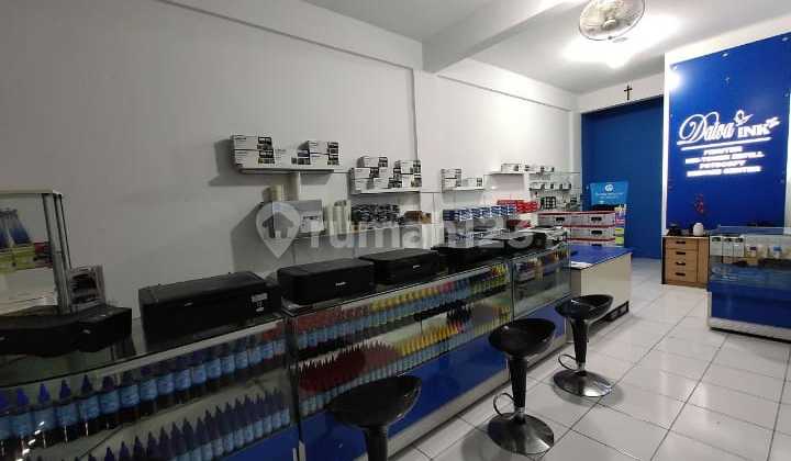 Ready-to-Use Shop House in Good Condition with Spacious and Cool Parking 2