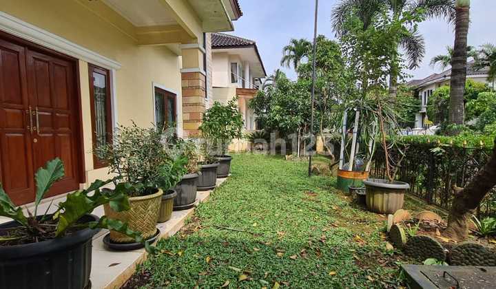 Luxury 3-Story House in City Center with Complete Facilities and Close to Highway 2