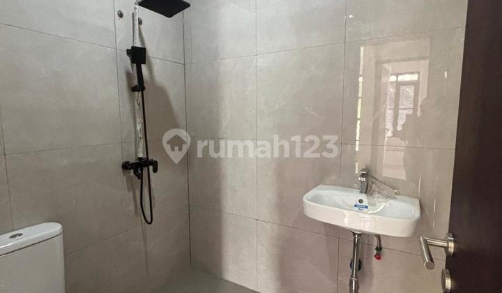 Rumah Cantik Baru Renovasi Tanpa Sekat di Pusat Kota Dekat dengan ******** dan Dekat dengan Akses Tol 2