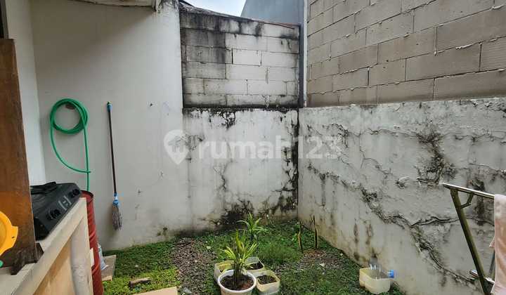 Beautiful Hook House Inside a Cluster with a Green Area in a Housing Complex with Complete Facilities Beautiful Hook House Inside a Cluster with a Green Area in a Housing Complex with Complete Facilities