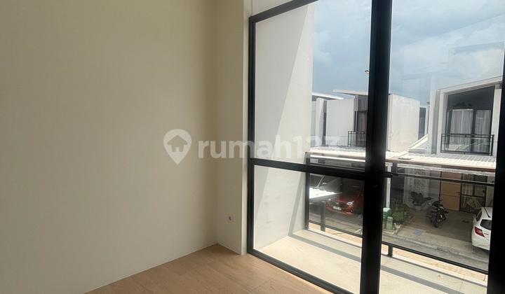 Ready-to-Occupy House in the City Center Near Uph, Lippo Mall, Siloam, and Toll Road 2
