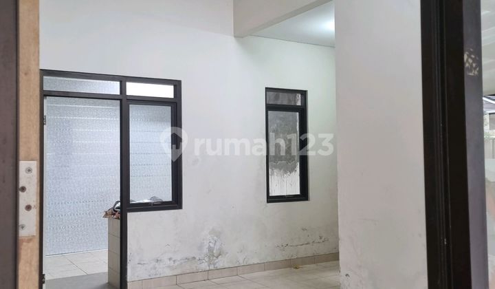 Beautiful Affordable House Inside a Cluster Close to Mall and University and Near Hospital in a Cool and Green Area