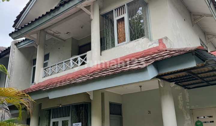 Beautiful 2-Story House Near Shopping Center and Complete Facilities