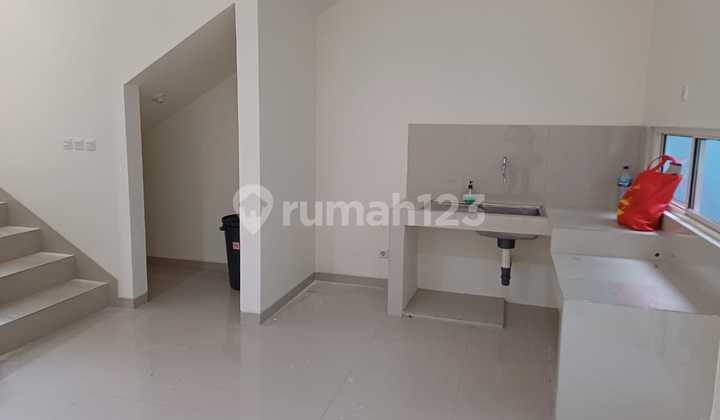 Rumah Cantik Siap Huni Dekat Tol 2