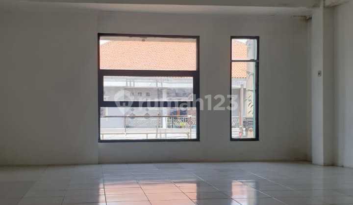 For Quick Sale: 2.5-Story Shop House in Gempol Sari 1