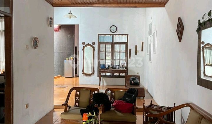 Comfortable Cool Green Living Plus Swimming Pool and Tennis Court Facilities 2