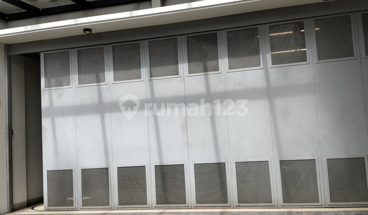 Rumah Mewah 2,5 Lantai Gatot Subroto Semi Furnish Harga Nego Rumah Mewah 2,5 Lantai Gatot Subroto Semi Furnish Harga Nego