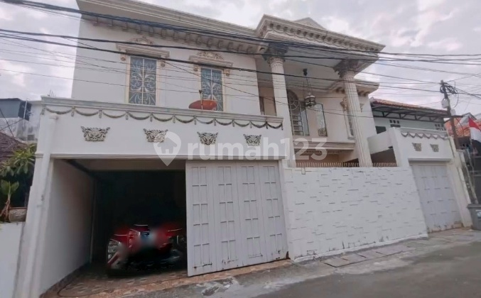 2-Story House Near Tebet Station on Jl. Tebet Utara, Tebet Timur, South Jakarta