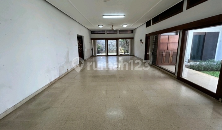 Hot Price! Rumah Luas dan Asri Cocok untuk Hunian Maupun Investasi di Lokasi Strategis Jl. Bendi Kebayoran Lama Jakarta Selatan 2