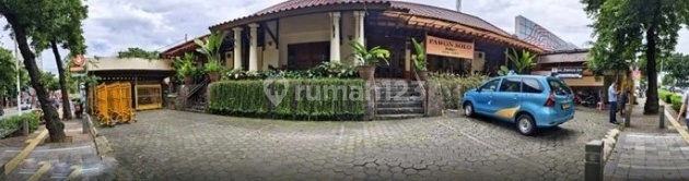 Business House Suitable for Restaurants or Cafes in the Strategic Location of Kemang Raya, Bangka, South Jakarta