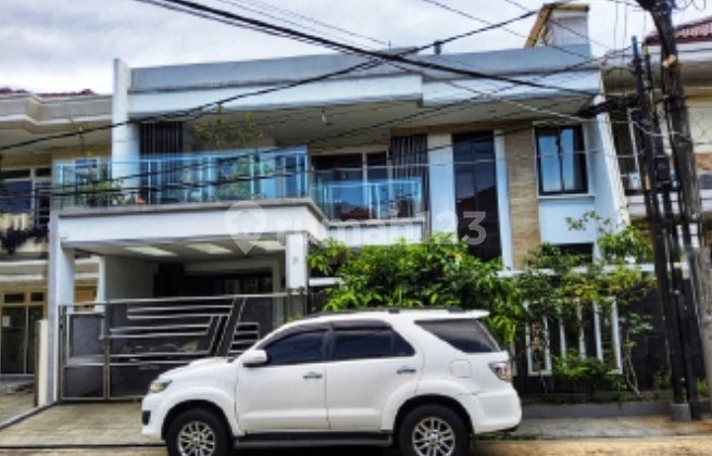 Rumah Modern Minimalis 2 Lantai Dalam Komplek Perumahan Green Garden, Jakarta Barat