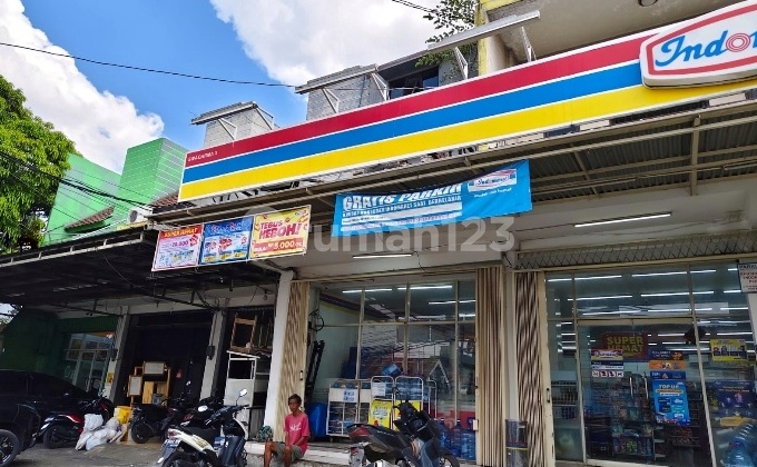 2-Story Shop House on Jl. Swadarma Raya, Near Toll Road and Easy Access to Transjakarta, South Jakarta 2