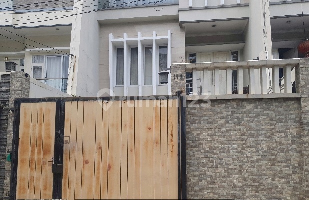 Rumah 3 Lantai Selangkah ke Pluit Village Mall di Dalam Perum Pluit Murni, Pluit, Jakarta Utara 2