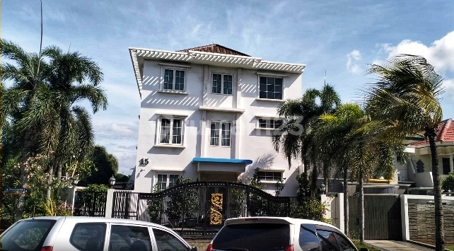 Rumah Mewah 3 Lantai Dalam Komplek Camar Indah, Kapuk Muara, Jakarta Utara Rumah Mewah 3 Lantai Dalam Komplek Camar Indah, Kapuk Muara, Jakarta Utara