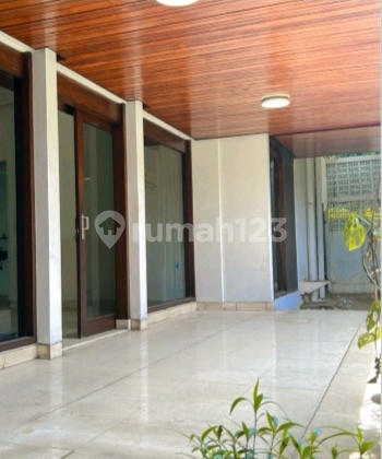 Hot Price! Rumah Luas dan Asri Cocok untuk Hunian Maupun Investasi di Lokasi Strategis Jl. Bendi Kebayoran Lama Jakarta Selatan