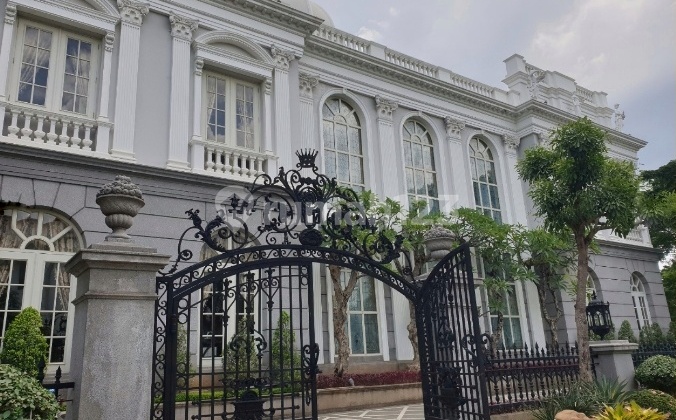 Luxurious and Spacious European Classic House in the Ebony Cluster, Pantai Indah Kapuk, North Jakarta 2