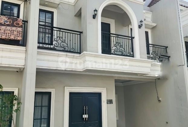 Rumah Cantik 2 Lantai Design American Classic Dalam Cluster Kencana Village, Jagakarsa, Jakarta Selatan