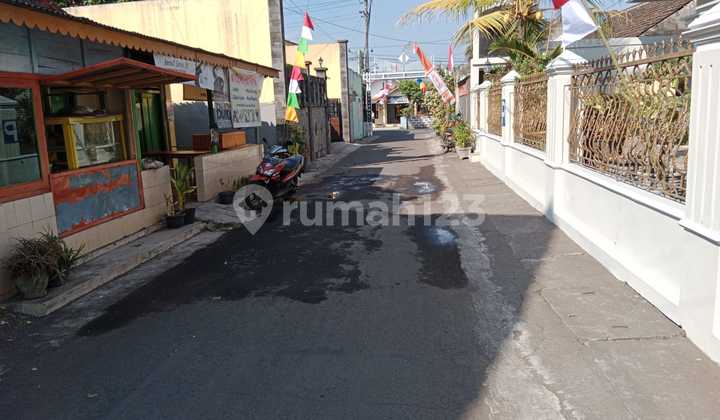 Tanah Jakal Km6: Location is impressive, opposite Pakuwon Mall. Tanah Jakal Km6: Location is impressive, opposite Pakuwon Mall.