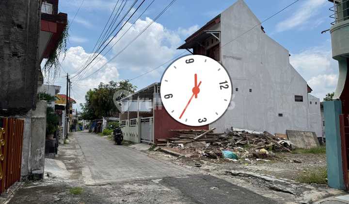 Land in the City of Jogja: UGM, UNY, UTY, Tugu Jogja in One Breath