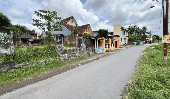 Tanah Gito-Gati: Behind Sch Mall, Alongside Asphalt Road