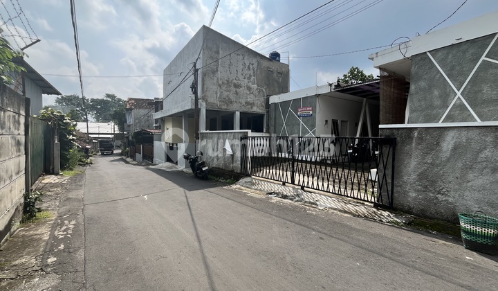 Bayar Tempo: Kost Ugm Diskon 200Jt, 3 Lantaitepi Aspal Bayar Tempo: Kost Ugm Diskon 200Jt, 3 Lantaitepi Aspal