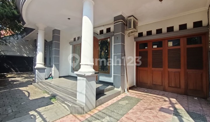 For Rent 2-Story House, Strategic Location in West Tebet 2
