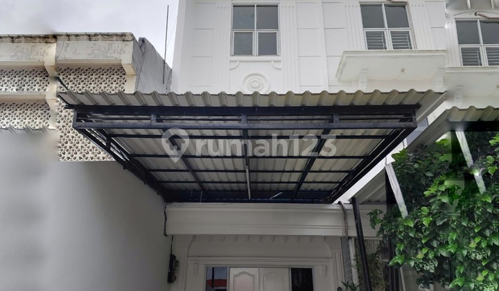 Strategic Shop House in North Tebet, Suitable for Office, 2 Car Access, Premium Location for Your Business. Strategic Shop House in North Tebet, Suitable for Office, 2 Car Access, Premium Location for Your Business.