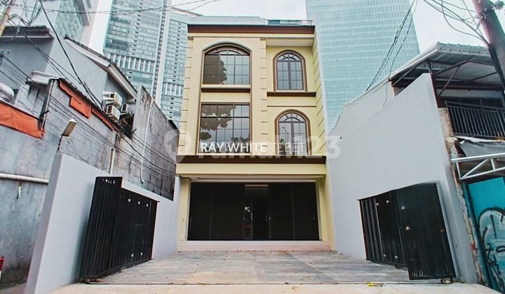 Disewakan Ruko Hadap Jalan Satrio 3,5 Lantai - Setiabudi, Jaksel Disewakan Ruko Hadap Jalan Satrio 3,5 Lantai - Setiabudi, Jaksel