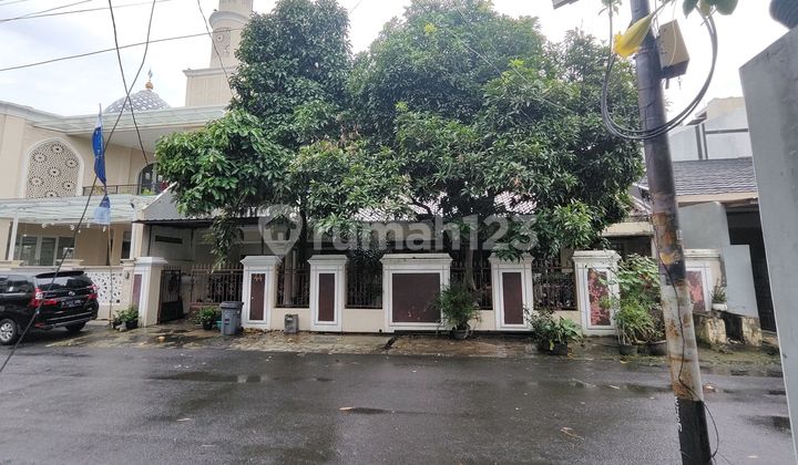 Rumah Tenang dan Nyaman, SHM 2 Lantai Strategis Akses 2 Mobil di Tebet Barat Dalam, Jaksel