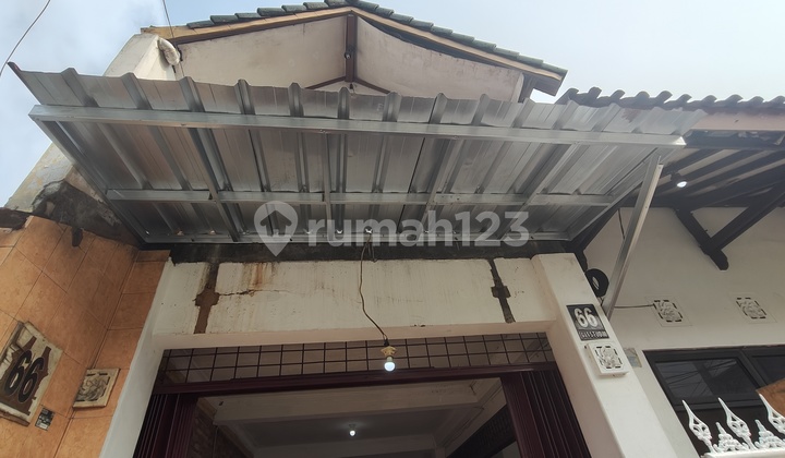 Strategic House with 2-car wide access, suitable for boarding house, Mampang Prapatan, South Jakarta Strategic House with 2-car wide access, suitable for boarding house, Mampang Prapatan, South Jakarta