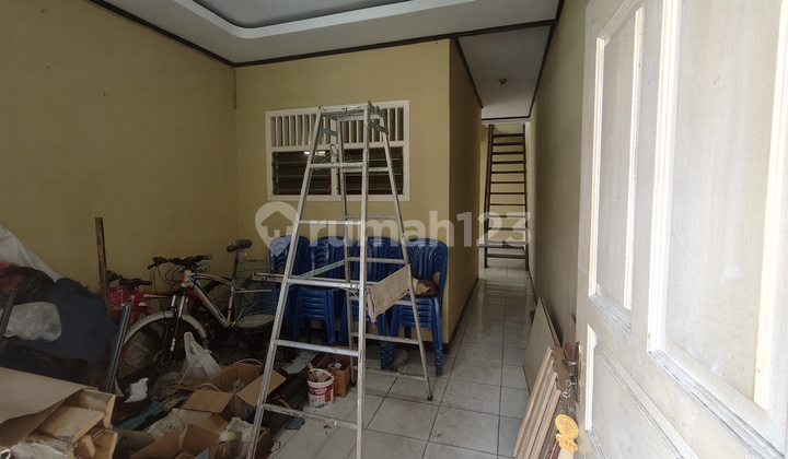 For Rent Shop/Commercial Space on Jl. Tebet Barat, South Jakarta. Access for 2 Cars,