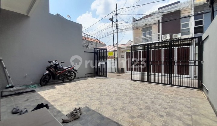 ID 266 House for Rent in West Tebet, Strategically Located Near Kokas Mall and Toll Road, KRL