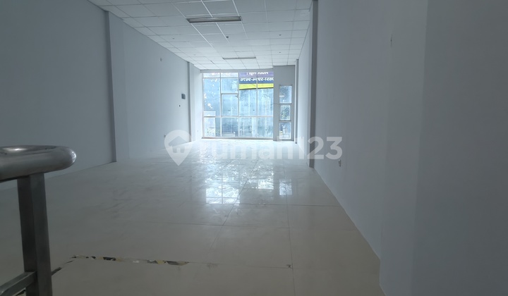 For Rent Strategic Shop House & Ready to Use, spacious parking in Pasar Minggu - Premium Location South Jakarta! 2