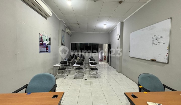 2 Ruko Gandeng, 4 Lantai, Strategis Ada Roof Top di Lokasi Premium Komersil Mampang Prapatan Jaksel