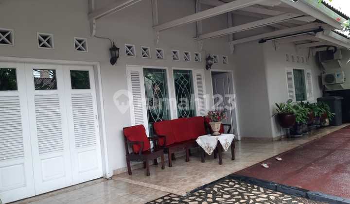 Rumah Bagus Strategis 2 Lantai di Jl. Tebet Barat Dalam. Akses 2 Mobil Luas. 2