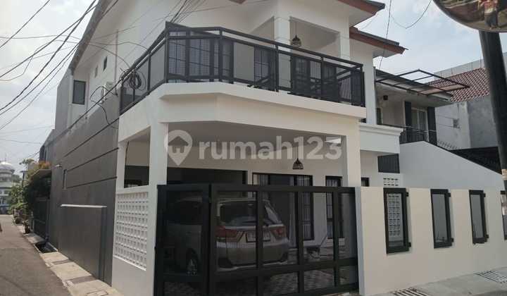 For Rent: Comfortable House in East Tebet, Strategic Location, Move-in Ready! 1