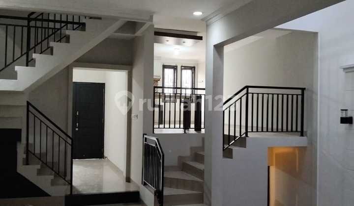 Di Sewakan Rumah 2+1 Lantai Strategis Bagus di Tebet Barat , Jaksel. 2