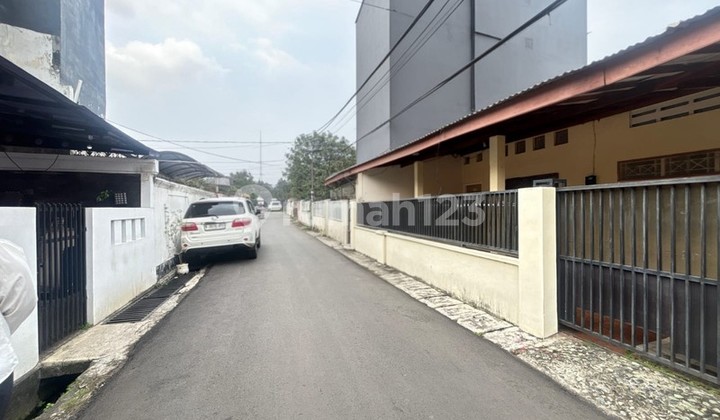 2-Storey House in Tebet Timur, Access for 2 Cars, Near Station, Eco Park, Toll Road