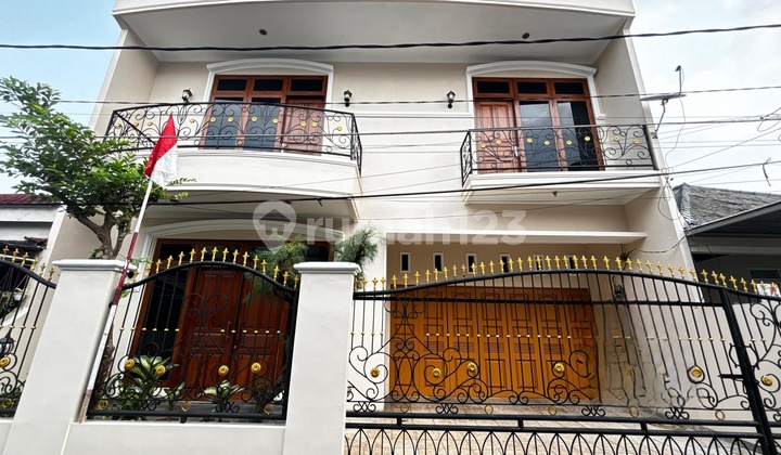 Disewakan Rumah 2 Lantai Siap Huni Di Tebet Barat Dalam, Hanya 5 Menit Ke Jl. Mt Haryono 1