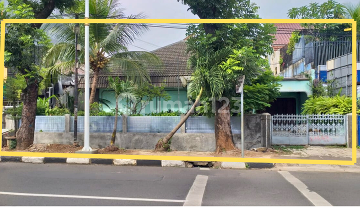 Strategic Landed House in Tebet Barat Dalam, 3 Car Access, Day & Night Commercial, Suitable for Restaurant, Cafe, Office, Shophouse. Strategic Landed House in Tebet Barat Dalam, 3 Car Access, Day & Night Commercial, Suitable for Restaurant, Cafe, Office, Shophouse.
