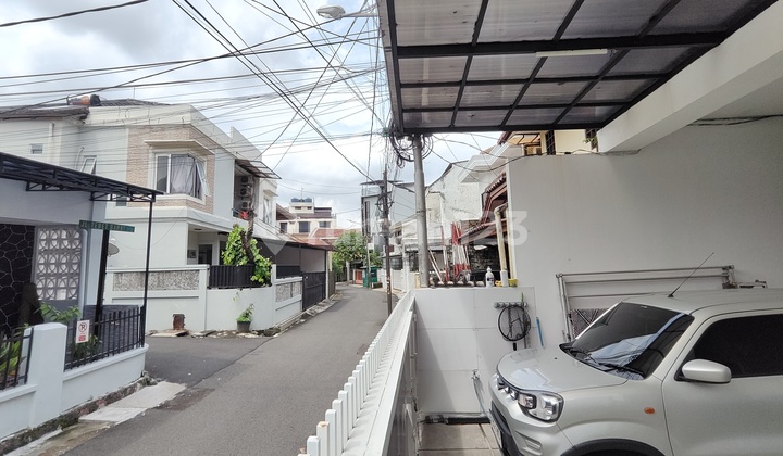 Rumah 3 Lantai di Tebet Barat - 20 Meter Dari Tebet Eco Park | SHM | Tebet Jaksel 2