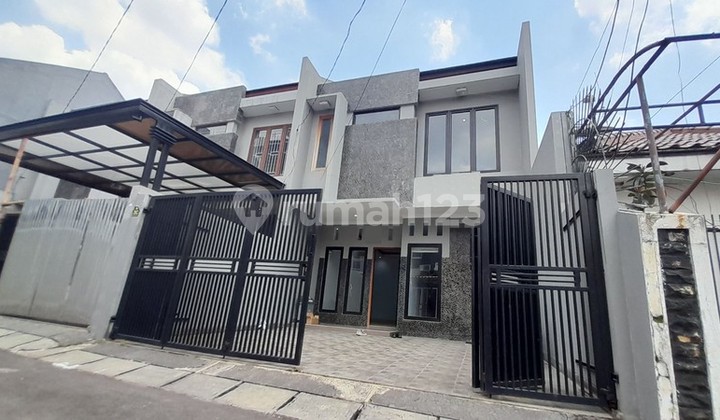 Rumah Baru 2 Lantai Strategis di Tebet Dalam, Jaksel 2